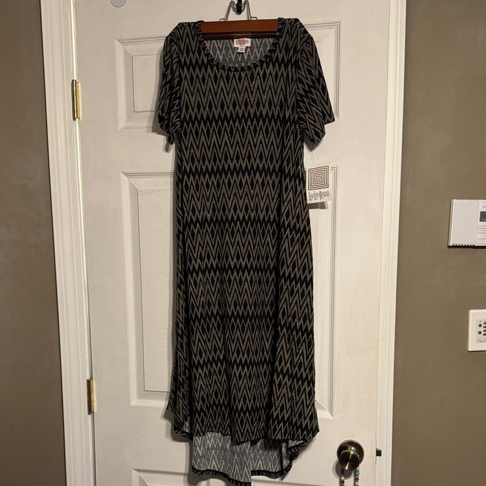 NWT LuLaRoe Black and Gold Carly Zigzag High Low Dress XS fits size 6-8